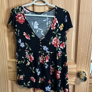 Women’s floral shirt with wooden buttons